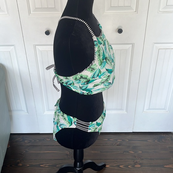 Altar'd State Reversible Bikini Top - Picture 2 of 4